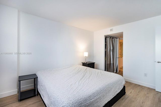 345 Ocean Dr 819, Miami Beach, FL 33139