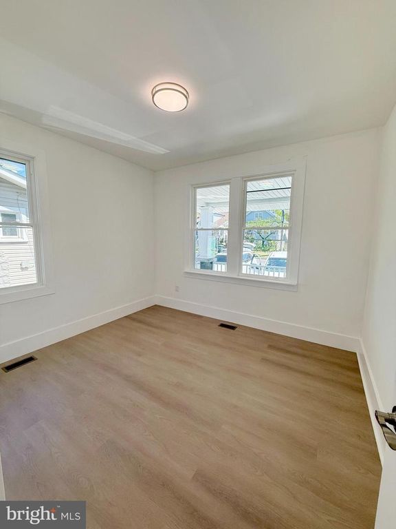 Image 11 of property listing at 4202 EDMONSTON RD, Bladensburg, MD 20710