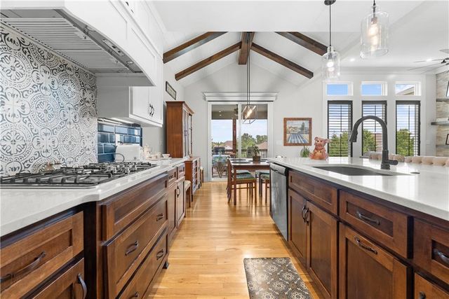 1109 SW Brookside Court, Lee's Summit, MO 64064