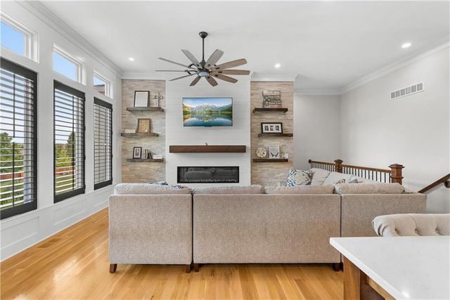 1109 SW Brookside Court, Lee's Summit, MO 64064