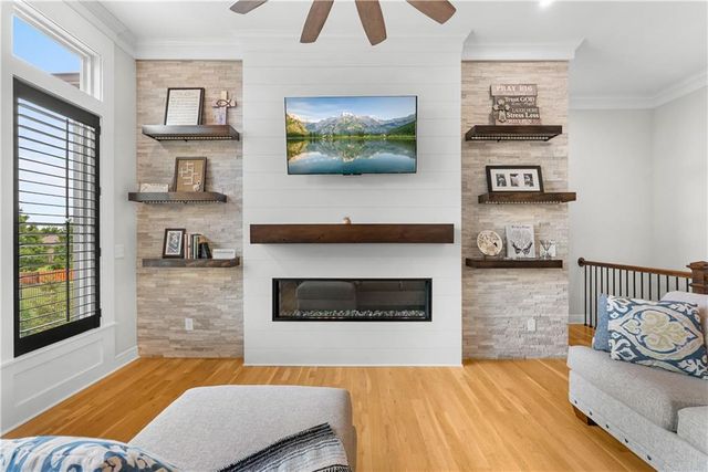 1109 SW Brookside Court, Lee's Summit, MO 64064