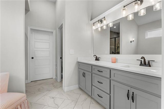1109 SW Brookside Court, Lee's Summit, MO 64064