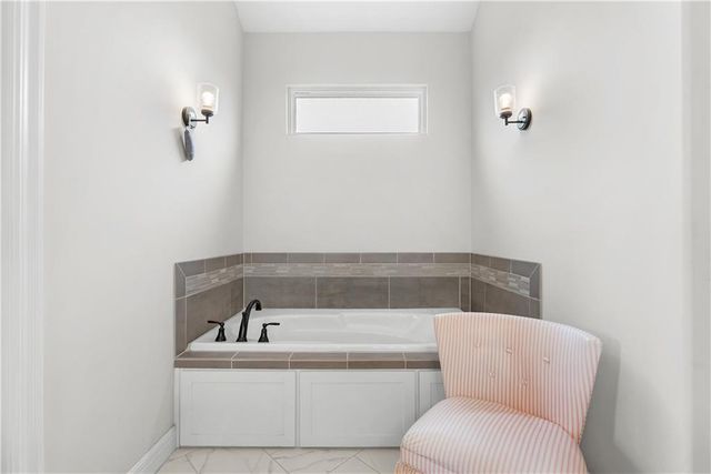1109 SW Brookside Court, Lee's Summit, MO 64064