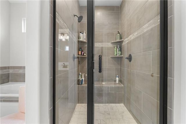 1109 SW Brookside Court, Lee's Summit, MO 64064