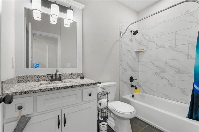 1109 SW Brookside Court, Lee's Summit, MO 64064