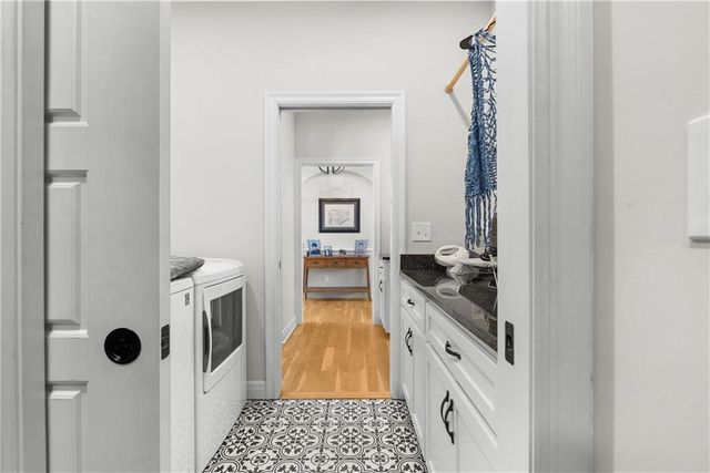 1109 SW Brookside Court, Lee's Summit, MO 64064