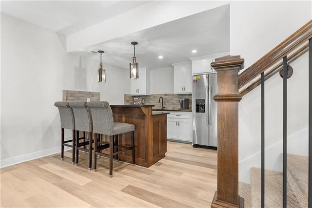 1109 SW Brookside Court, Lee's Summit, MO 64064
