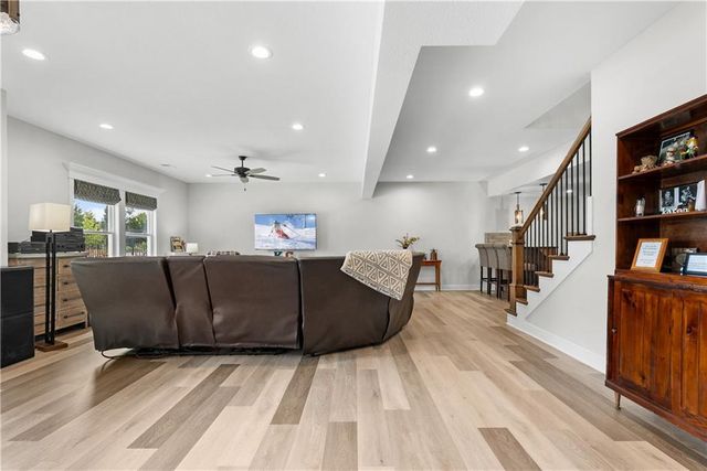 1109 SW Brookside Court, Lee's Summit, MO 64064