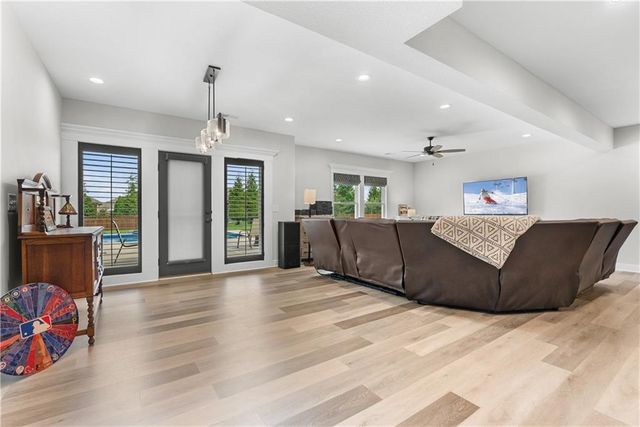 1109 SW Brookside Court, Lee's Summit, MO 64064