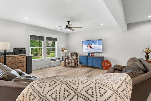 1109 SW Brookside Court, Lee's Summit, MO 64064