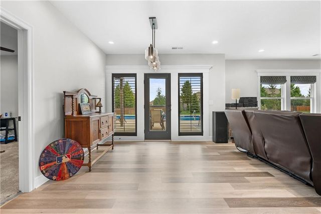 1109 SW Brookside Court, Lee's Summit, MO 64064