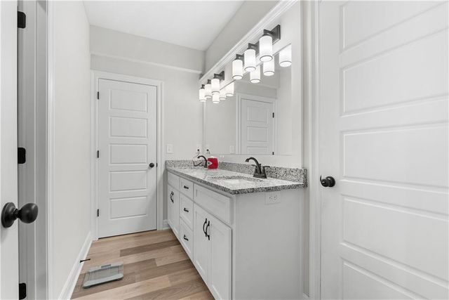 1109 SW Brookside Court, Lee's Summit, MO 64064