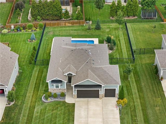 1109 SW Brookside Court, Lee's Summit, MO 64064