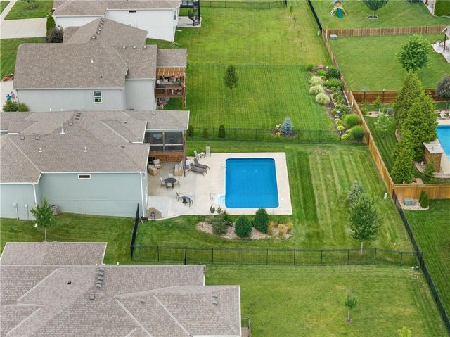1109 SW Brookside Court, Lee's Summit, MO 64064