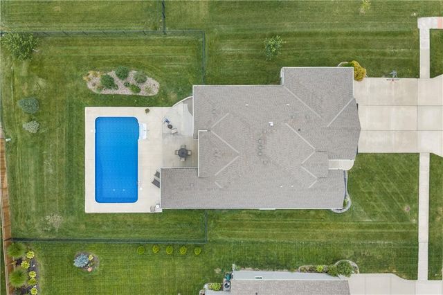 1109 SW Brookside Court, Lee's Summit, MO 64064