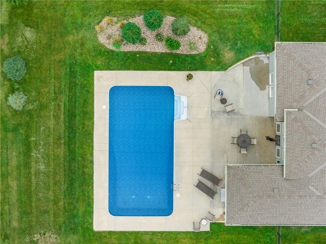 1109 SW Brookside Court, Lee's Summit, MO 64064