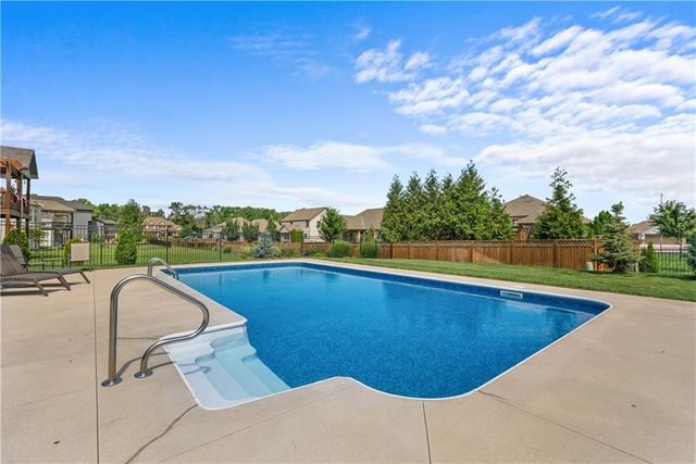 1109 SW Brookside Court, Lee's Summit, MO 64064