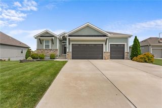 1109 SW Brookside Court, Lee's Summit, MO 64064