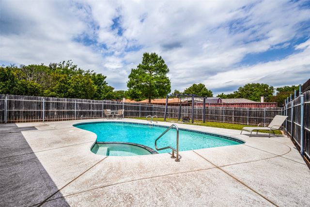 1323 Lark Lane, Lewisville, TX 75077