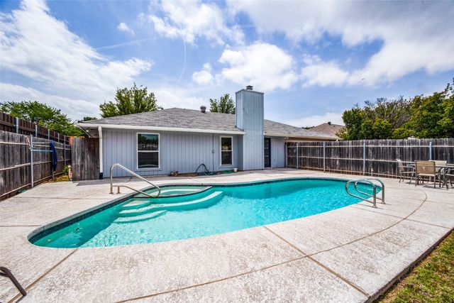 1323 Lark Lane, Lewisville, TX 75077