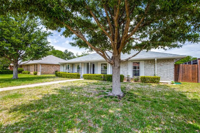 1323 Lark Lane, Lewisville, TX 75077