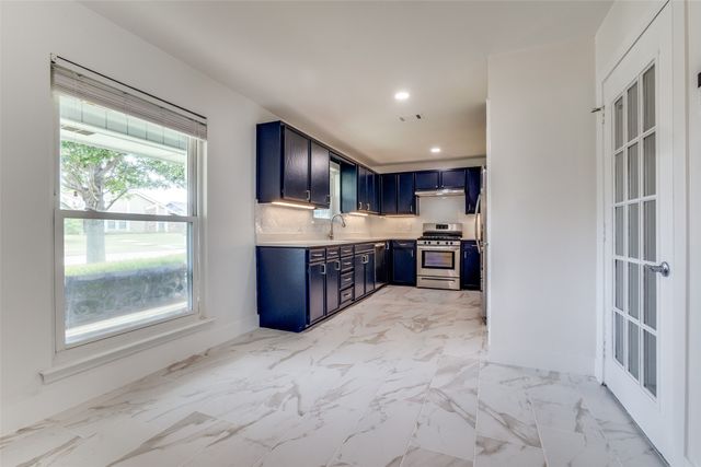 1323 Lark Lane, Lewisville, TX 75077