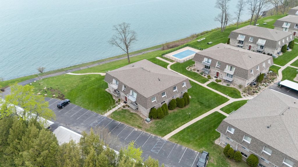 3622 Lake Shore Drive G12, St. Joseph City, MI 49085