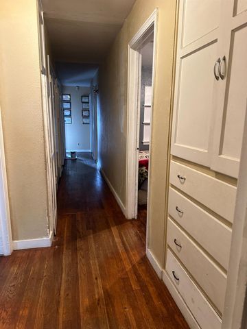 915 W Fountain Way, Fresno, CA 93705