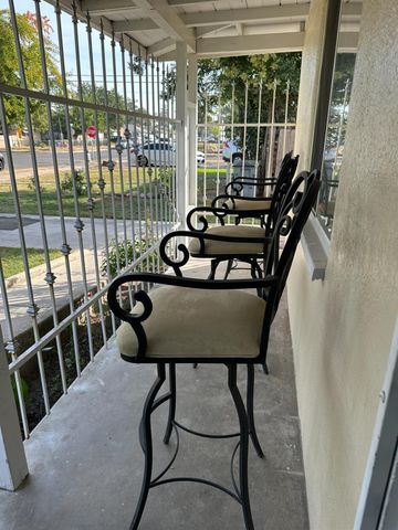 915 W Fountain Way, Fresno, CA 93705