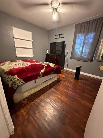 915 W Fountain Way, Fresno, CA 93705