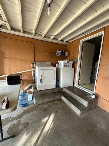 915 W Fountain Way, Fresno, CA 93705