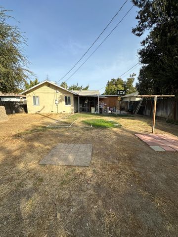 915 W Fountain Way, Fresno, CA 93705