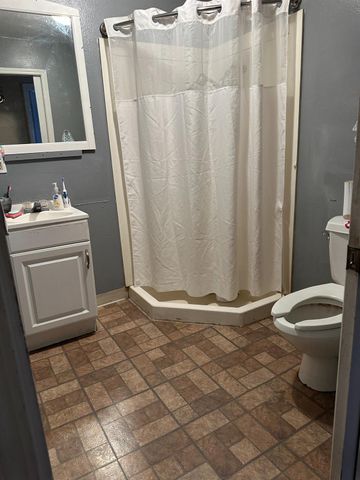 915 W Fountain Way, Fresno, CA 93705