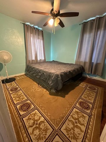 915 W Fountain Way, Fresno, CA 93705