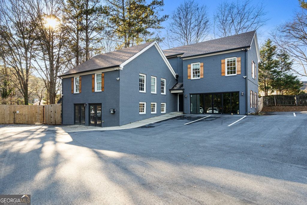 210 W Crossville Road, Roswell, GA 30075