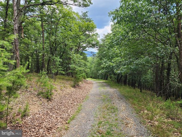 1152 MARYVALE LN, Petersburg, WV 26847