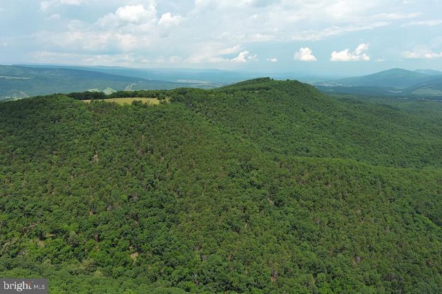 1152 MARYVALE LN, Petersburg, WV 26847