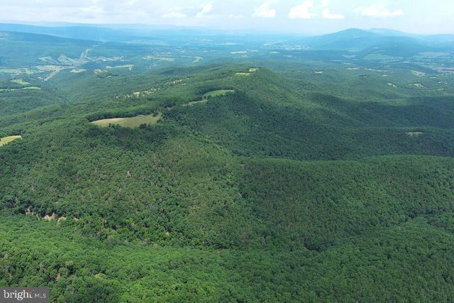 1152 MARYVALE LN, Petersburg, WV 26847