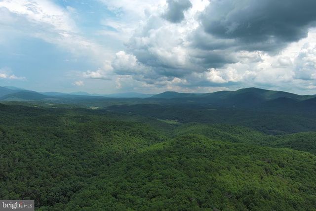 1152 MARYVALE LN, Petersburg, WV 26847