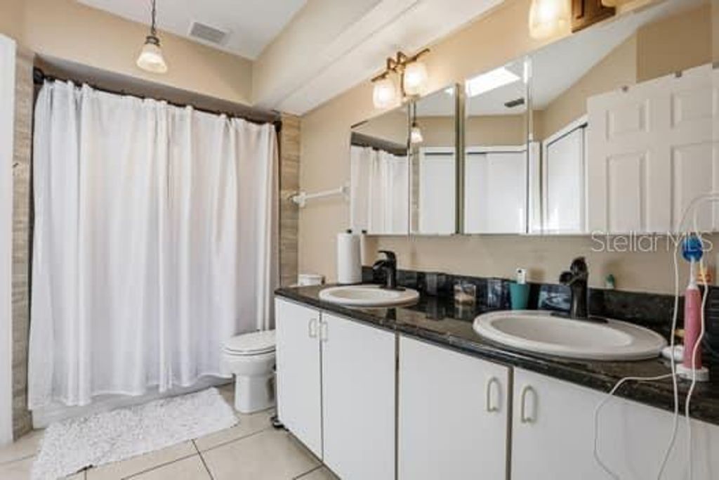 Image 27 of property listing at 1617 MAPLESTEAD COURT, Orlando, FL 32824