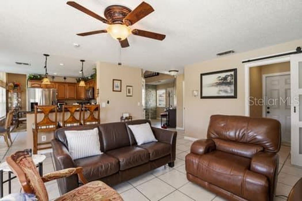 Image 8 of property listing at 1617 MAPLESTEAD COURT, Orlando, FL 32824