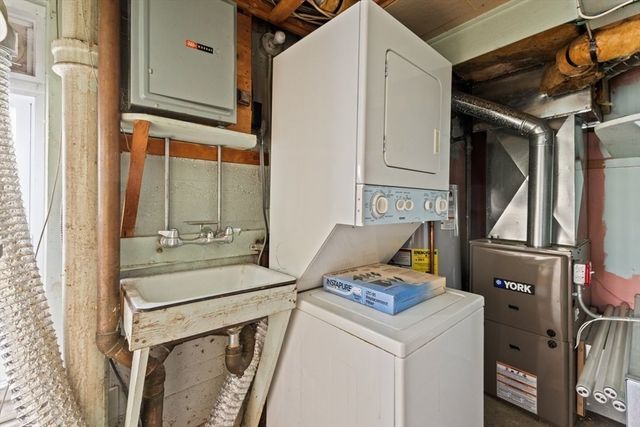 189 Kingsley Rd, Hull, MA 02045