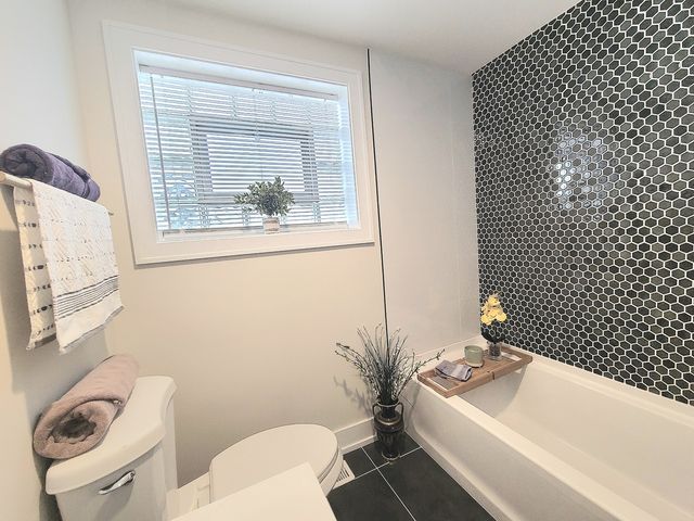 6129 S Parkside Avenue, Chicago, IL 60638