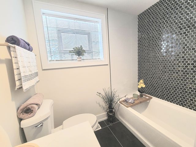 6129 S Parkside Avenue, Chicago, IL 60638