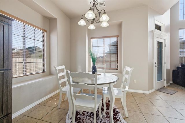 912 Preston Park Drive, Yukon, OK 73099