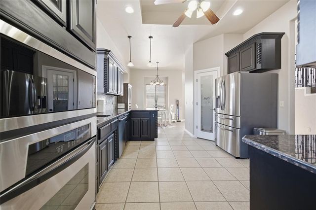 912 Preston Park Drive, Yukon, OK 73099