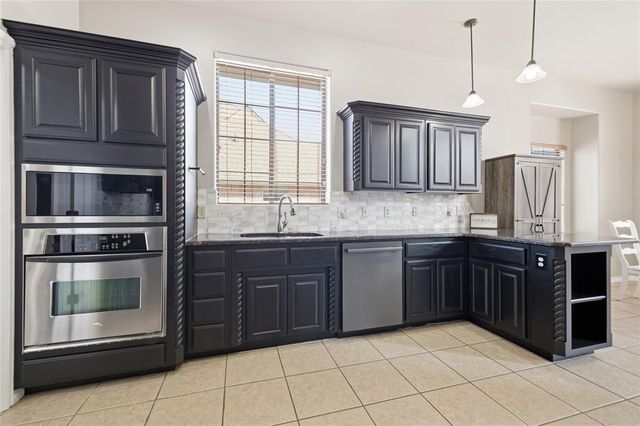 912 Preston Park Drive, Yukon, OK 73099
