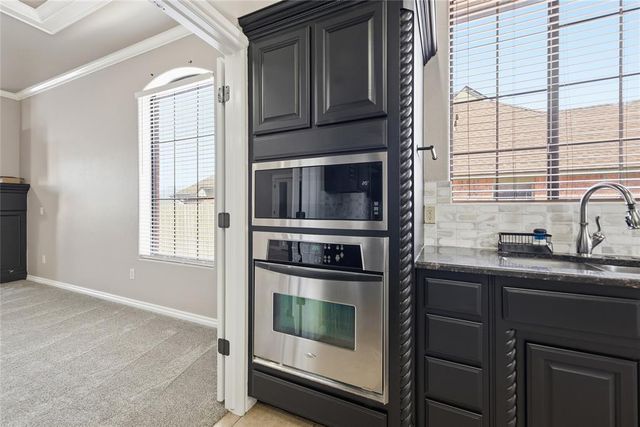 912 Preston Park Drive, Yukon, OK 73099