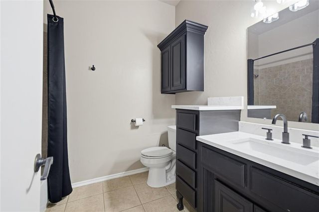912 Preston Park Drive, Yukon, OK 73099