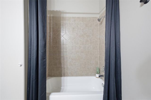 912 Preston Park Drive, Yukon, OK 73099